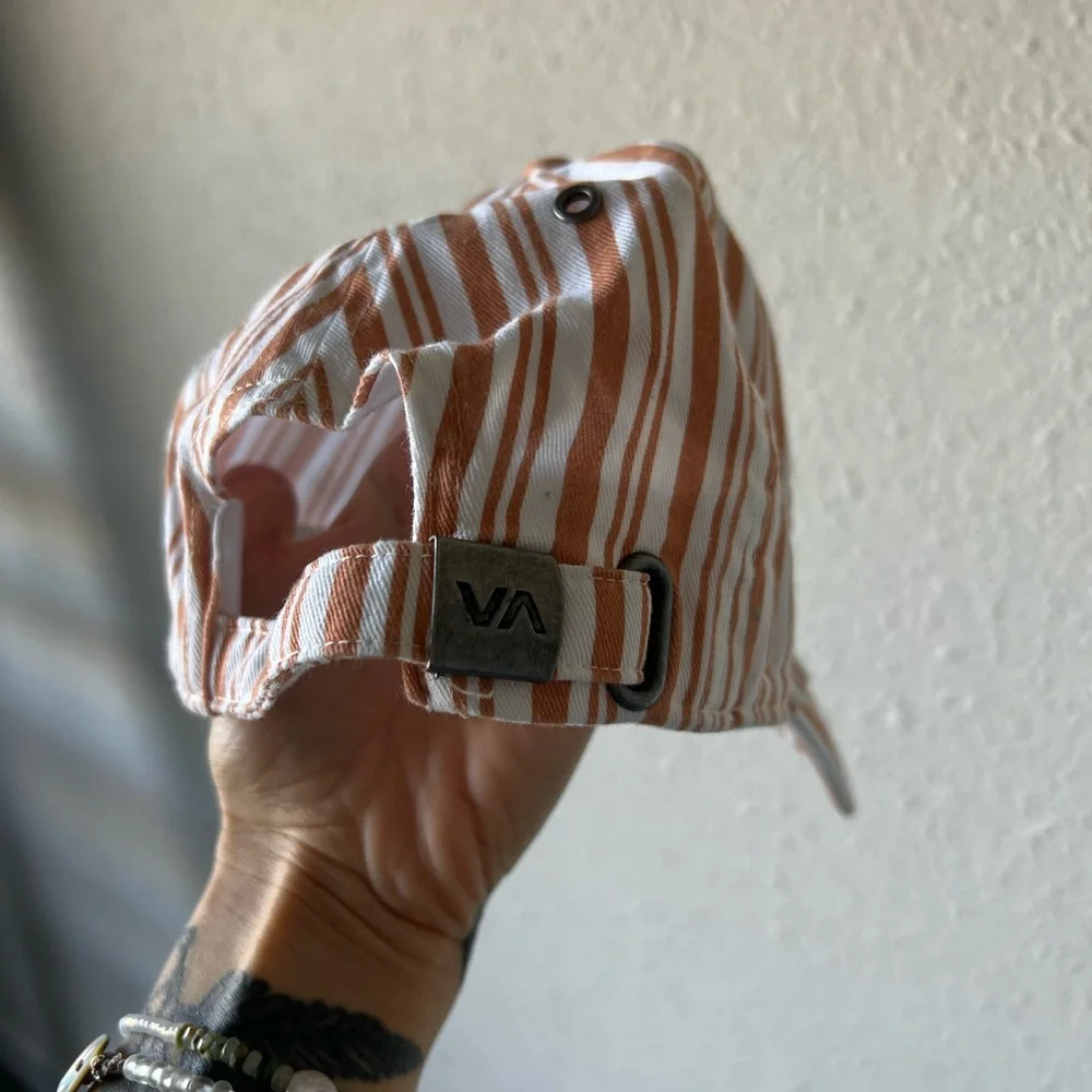 Women’s RVCA hat - Picture 2 of 2